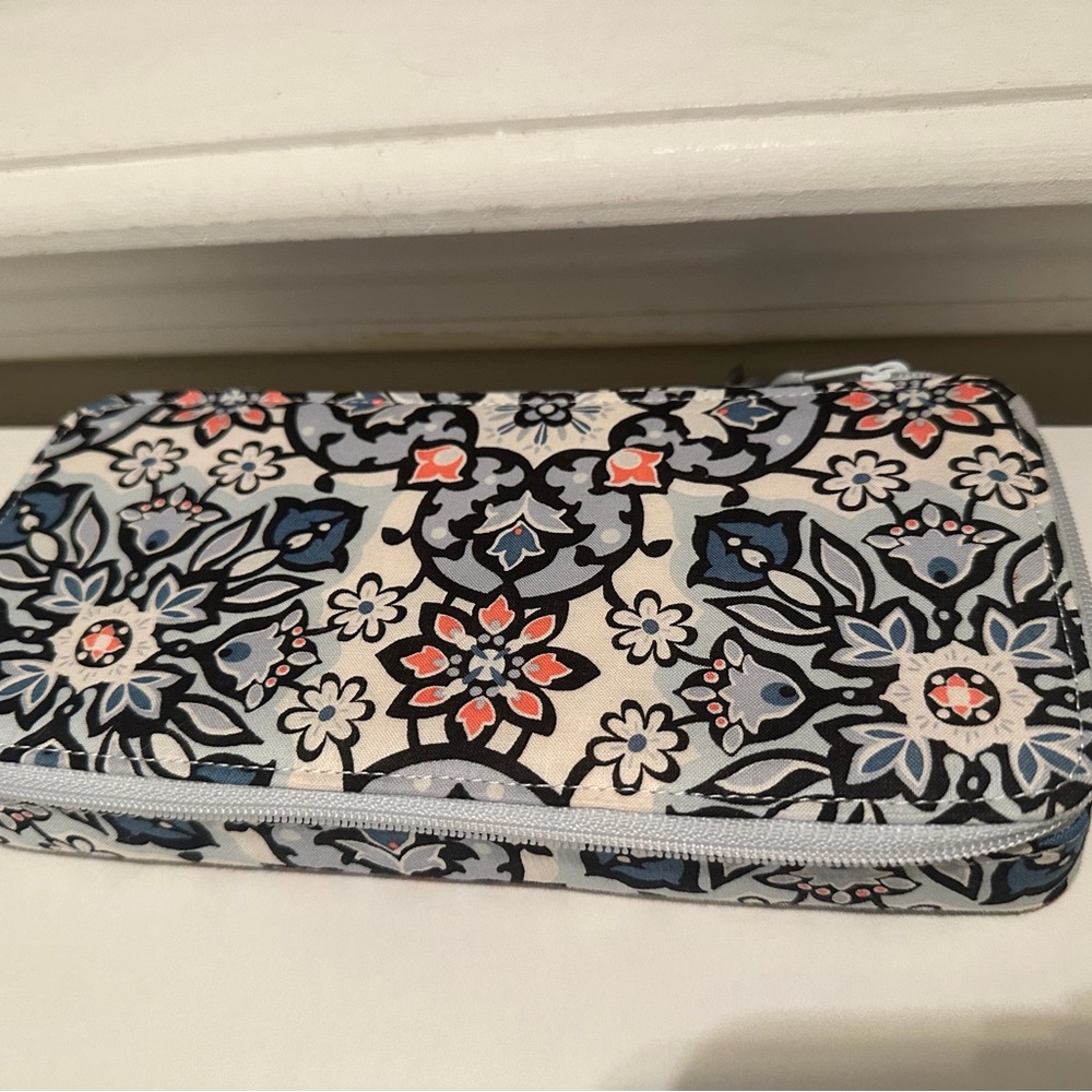 Vera Bradley Floral medicine organizer - Blue, Black, White